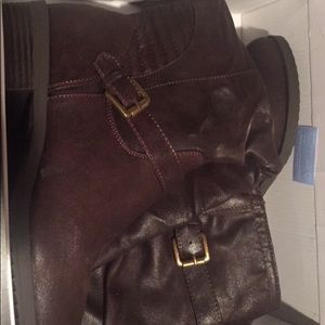 Cute winter boots size 9 1/2